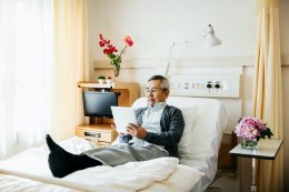 4 ปัจจัยหลัก ในการเลือกเตียงพยาบาลไฟฟ้า สำหรับผู้สูงวัยและผู้ป่วยสูงอายุ