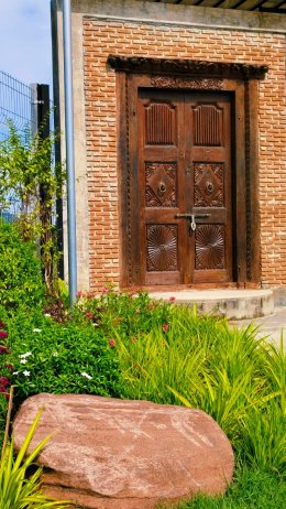 10 เหตุผลที่เลือกใช้ประตูโบราณเป็นประตูหน้าบ้าน
