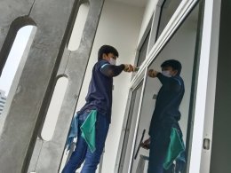 งานความสะอาดกระจกอาคารกองทัพไทย 