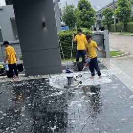 ขัดพื้นโรงจอดรถ ขจัดคราบสกปรกและคราบฝังแน่นที่สะสมมานาน