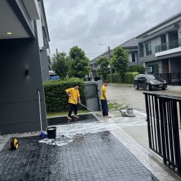 ขัดพื้นโรงจอดรถ ขจัดคราบสกปรกและคราบฝังแน่นที่สะสมมานาน