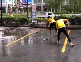 บริการทำความสะอาดลานจอดรถ พื้นที่ขนาดใหญ่ ด้วยคลีนนิ่งโซลูชั่น