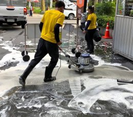 บริการทำความสะอาดลานจอดรถ พื้นที่ขนาดใหญ่ ด้วยคลีนนิ่งโซลูชั่น