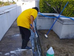 หมดปัญหาสกปรกฝังลึก: Cleaning Solution บริการขัดพื้นภายนอกครบวงจรสำหรับทุกพื้นผิว