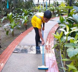 หมดปัญหาสกปรกฝังลึก: Cleaning Solution บริการขัดพื้นภายนอกครบวงจรสำหรับทุกพื้นผิว