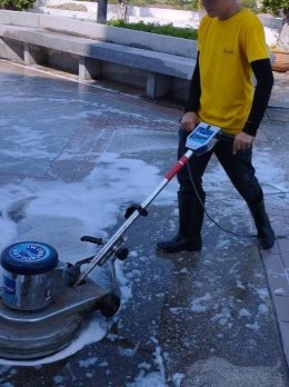 หมดปัญหาสกปรกฝังลึก: Cleaning Solution บริการขัดพื้นภายนอกครบวงจรสำหรับทุกพื้นผิว