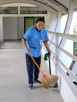 Cleaning Solution พร้อมดูแลพื้นที่ของคุณด้วยบริการ แม่บ้านสัญญาจ้างรายปี ที่ออกแบบมาเพื่อลดภาระการจัดการ และช่วยควบคุมค่าใช้จ่ายอย่างมีประสิทธิภาพ