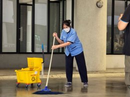 Cleaning Solution พร้อมดูแลพื้นที่ของคุณด้วยบริการ แม่บ้านสัญญาจ้างรายปี ที่ออกแบบมาเพื่อลดภาระการจัดการ และช่วยควบคุมค่าใช้จ่ายอย่างมีประสิทธิภาพ