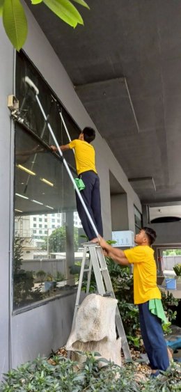 สว่าง ใส ไร้ที่ติ บริการทำความสะอาดกระจกทั้งภายในและภายนอก