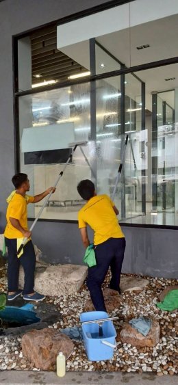 สว่าง ใส ไร้ที่ติ บริการทำความสะอาดกระจกทั้งภายในและภายนอก