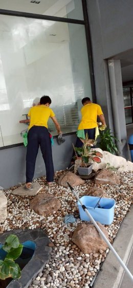 สว่าง ใส ไร้ที่ติ บริการทำความสะอาดกระจกทั้งภายในและภายนอก