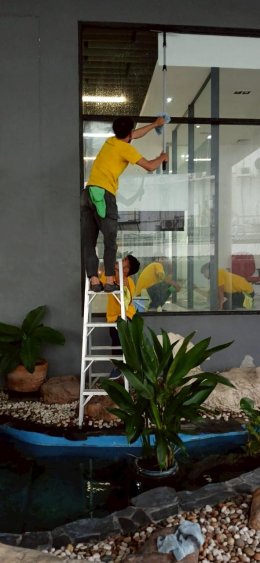 สว่าง ใส ไร้ที่ติ บริการทำความสะอาดกระจกทั้งภายในและภายนอก