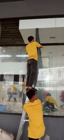 สว่าง ใส ไร้ที่ติ บริการทำความสะอาดกระจกทั้งภายในและภายนอก