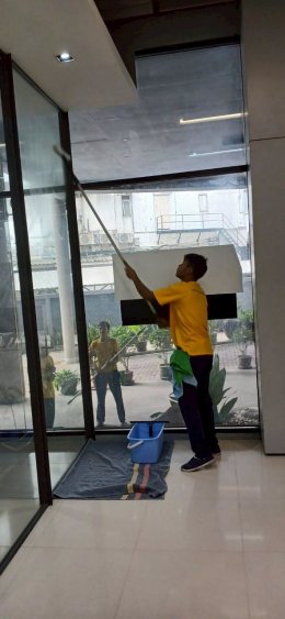 สว่าง ใส ไร้ที่ติ บริการทำความสะอาดกระจกทั้งภายในและภายนอก