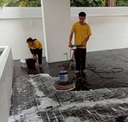 ดูแลพื้นหินภายนอกบ้านให้สะอาดปลอดภัยลดความเสี่ยงจากการลื่นล้ม