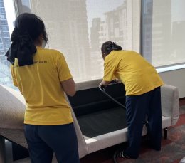 คืนความสะอาดสดชื่นให้พื้นที่สำนักงานด้วยบริการซักพรมและเฟอร์นิเจอร์ครบวงจร