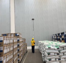 ทีมงานมืออาชีพพร้อมอุปกรณ์เฉพาะทางสำหรับบริการ Big Cleaning โรงงานขนาดใหญ่