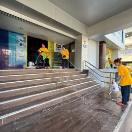 บริการ Big Cleaning ดูแลครบทั้งทางเดิน บันได และพื้นที่หน้าทางเข้าอาคารอย่างหมดจด