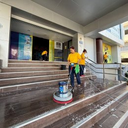 บริการ Big Cleaning ดูแลครบทั้งทางเดิน บันได และพื้นที่หน้าทางเข้าอาคารอย่างหมดจด