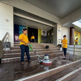บริการ Big Cleaning ดูแลครบทั้งทางเดิน บันได และพื้นที่หน้าทางเข้าอาคารอย่างหมดจด