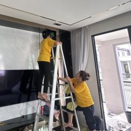 บริการ Big Cleaning บ้านเดี่ยวจัดการคราบฝังแน่นลานจอดรถและฝุ่นสะสมบนมุมสูงอย่างหมดจด