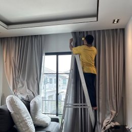 บริการ Big Cleaning บ้านเดี่ยวจัดการคราบฝังแน่นลานจอดรถและฝุ่นสะสมบนมุมสูงอย่างหมดจด