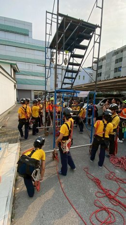 มาตรฐานงานระดับองค์กร / B2B ที่เราให้ความสำคัญ ทีมงานของเรา ผ่านการอบรมหลักสูตรความปลอดภัยในการทำงานบนที่สูง