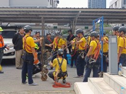 มาตรฐานงานระดับองค์กร / B2B ที่เราให้ความสำคัญ ทีมงานของเรา ผ่านการอบรมหลักสูตรความปลอดภัยในการทำงานบนที่สูง