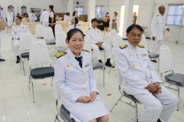 เข้าร่วมพิธีรับพระราชทานพระบรมฉายาลักษณ์พระบาทสมเด็จพระเจ้าอยู่หัว ที่ฉายกับสมเด็จพระนางเจ้าฯ พระบรมราชินี