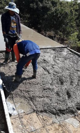 ลงพื้นที่ตรวจเยี่ยมหน้างานโครงการก่อสร้างถนนคอนกรีตเสริมเหล็กทางหลวงท้องถิ่น ลพ.ถ 46060 สายเลียบลำเหมืองส่งน้ำด้วยพลังงานไฟฟ้า หมู่ที่ 4