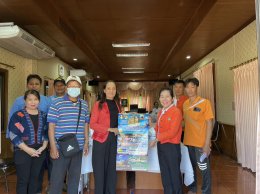 มอบปฏิทินปี 2567และมอบอาหารและเครื่องดื่มแก่ผู้ปฏิบัติหน้าที่ตั้งด่านป้องกันและลดอุบัติเหตุทางถนนช่วงเทศกาลปีใหม่