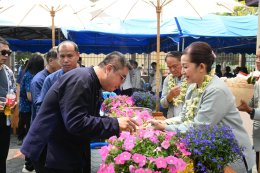 ร่วมรดน้ำดำหัวผู้บริหารส่วนจังหวัดลำพูน
