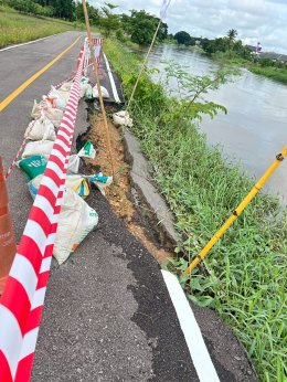 ลงพื้นที่ติดตามและวางแผนการแก้ไขปัญหาถนนสายทางบ้านสันมะกรูดเลียบริมน้ำกวง