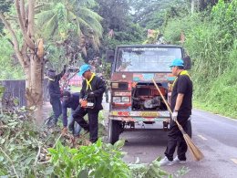 จัด"กิจกรรมปรับปรุงภูมิทัศน์ ตัดกิ่งไม้ที่บดบังทัศนะวิสัย จุดเสี่ยงอุบัติเหตุ ในเขตพื้นที่เทศบาลตำบลท่าเชียงทอง" ภายใต้การดำเนินโครงการเสริมสร้างศักยภาพชุมชนท้องถิ่น สร้างชีวิตวิถีใหม่ สู่อำเภอขับขี่ปลอดภัย