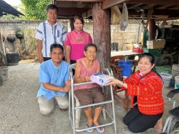 ทำกิจกรรมรดน้ำดำหัวผู้สูงอายุในเขตพื้นที่เทศบาลตำบลท่าเชียงทองตามโครงการจัดงานประเพณีรดน้ำดำหัวผู้สูงอายุ ประจำปี2567