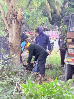 จัด"กิจกรรมปรับปรุงภูมิทัศน์ ตัดกิ่งไม้ที่บดบังทัศนะวิสัย จุดเสี่ยงอุบัติเหตุ ในเขตพื้นที่เทศบาลตำบลท่าเชียงทอง" ภายใต้การดำเนินโครงการเสริมสร้างศักยภาพชุมชนท้องถิ่น สร้างชีวิตวิถีใหม่ สู่อำเภอขับขี่ปลอดภัย