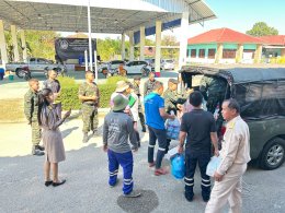 ส่งมอบสิ่งของอุปโภค-บริโภคที่จำเป็น เพื่อเป็นขวัญและกำลังใจให้แก่กำลังพลที่ปฏิบัติหน้าที่ ณ สนามชายแดนไทย - กัมพูชา