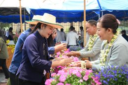 ร่วมรดน้ำดำหัวผู้บริหารส่วนจังหวัดลำพูน