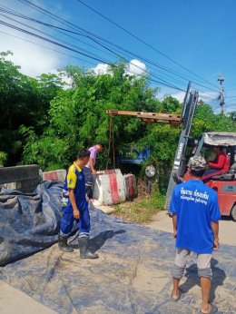 ได้ทำการวางแนวแบริเออร์และกระสอบทรายเพื่อเตรียมความพร้อม เฝ้าระวังป้องกันเหตุอุทกภัยจากลำน้ำทาที่อาจจะเกิดขึ้น