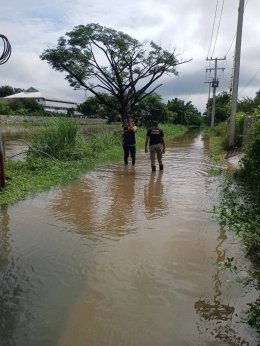 ลงพื้นที่ติดตามและเฝ้าระวังระดับลำน้ำทาและน้ำกวงเพื่อป้องกันน้ำท่วมฉับพลันและน้ำป่าไหลหลากในเขตพื้นที่เทศบาลตำบลท่าเชียงทอง
