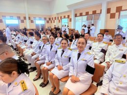 ร่วมประกอบพิธีถวายน้ำสรงพระบรมศพเบื้องหน้าพระฉายาลักษณ์ สมเด็จพระนางเจ้าสิริกิติ์ พระบรมราชินีนาถพระบรมราชชนนีพันปีหลวง