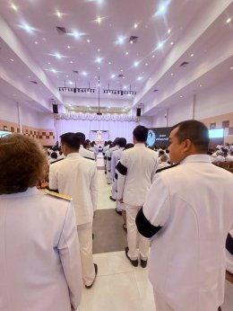 ร่วมประกอบพิธีถวายน้ำสรงพระบรมศพเบื้องหน้าพระฉายาลักษณ์ สมเด็จพระนางเจ้าสิริกิติ์ พระบรมราชินีนาถพระบรมราชชนนีพันปีหลวง