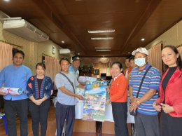 มอบปฏิทินปี 2567และมอบอาหารและเครื่องดื่มแก่ผู้ปฏิบัติหน้าที่ตั้งด่านป้องกันและลดอุบัติเหตุทางถนนช่วงเทศกาลปีใหม่