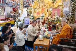 ร่วมพิธีทำบุญสรงน้ำพระธาตุเจดีย์ศรีม่วงต้นผึ้ง สรงน้ำดำหัวครูบาบุญคิด และสืบชะตาหลวงหมู่บ้าน(ใจ๋บ้าน)