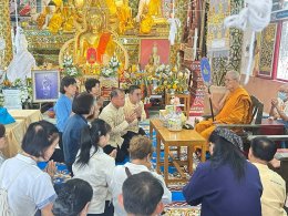 ร่วมพิธีทำบุญสรงน้ำพระธาตุเจดีย์ศรีม่วงต้นผึ้ง สรงน้ำดำหัวครูบาบุญคิด และสืบชะตาหลวงหมู่บ้าน(ใจ๋บ้าน)