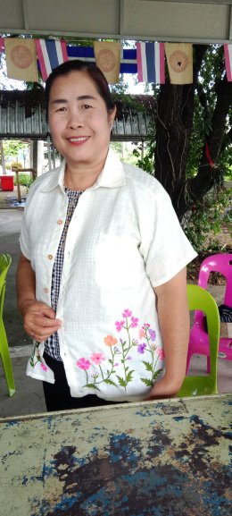 ส่งเสริมอาชีพการปักเสื้อด้วยมือ ระยะสั้น หมู่ที่ 9 บ้านแม่ทาหลง - ท่าศาลา