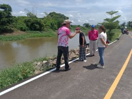 ลงพื้นที่สำรวจการชำรุดของถนนสายเรียบลำน้ำกวง 