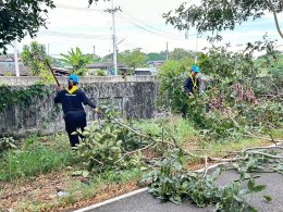 จัด"กิจกรรมปรับปรุงภูมิทัศน์ ตัดกิ่งไม้ที่บดบังทัศนะวิสัย จุดเสี่ยงอุบัติเหตุ ในเขตพื้นที่เทศบาลตำบลท่าเชียงทอง" ภายใต้การดำเนินโครงการเสริมสร้างศักยภาพชุมชนท้องถิ่น สร้างชีวิตวิถีใหม่ สู่อำเภอขับขี่ปลอดภัย