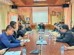 ร่วมยืนสงบนิ่งถวายอาลัยก่อนเริ่มประชุมจัดเตรียมงานประเพณียี่เป็ง ประจำปี พ.ศ. 2568