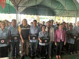 ลงพื้นที่ ติดอาวุธด้านสาธารณสุข หรือ ส่งมอบกระเป๋าพยาบาล พร้อมหน้ากากอนามัย เเละอุปกรณ์ที่จำเป็นให้กับ เครือข่ายอาสาสมัครสาธารณสุขประจำหมู่บ้าน (อสม.)